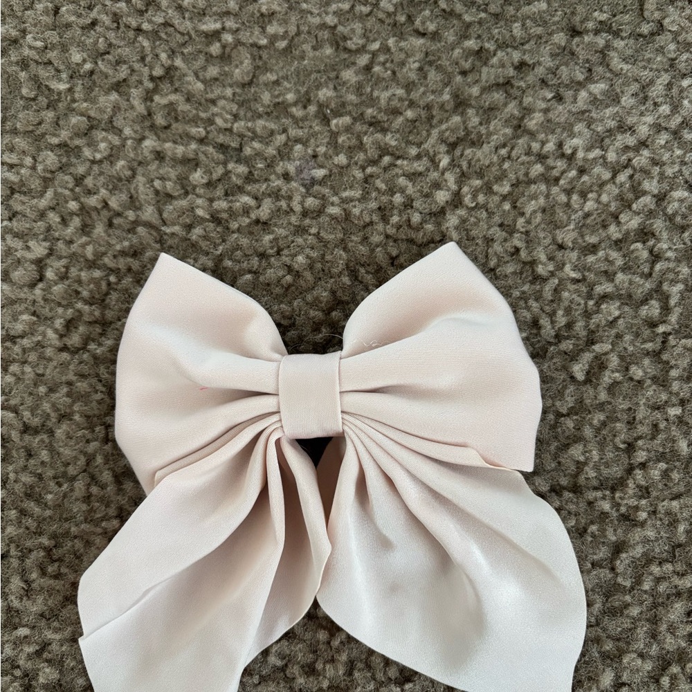 Baby pink bow